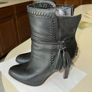 Coach Jessie leather boots 7B